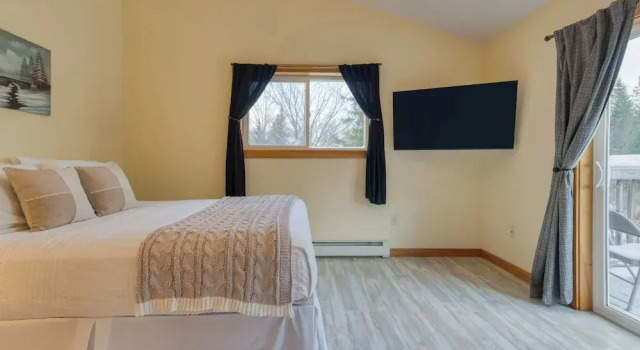Mins to Hunter Mountain Sleeps 36 Pool, Spa, Games & Bar Cozy Peaks Lodge by Avantstay, Buchen Sie Hotel Tannersville Hunter Mountain