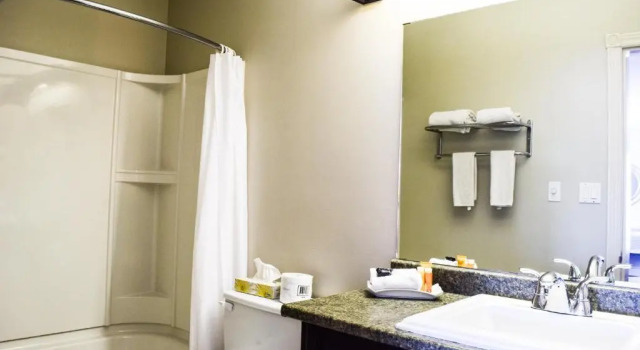 Двухместный номер Standard с балконом Canadas Best Value Inn & Suites-Charlottetown