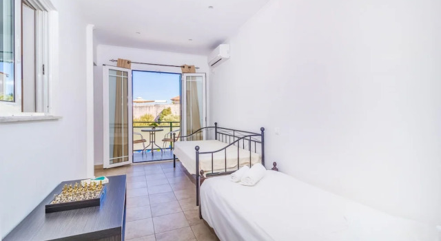 Трёхместный номер Standard с балконом Vergina Star Hotel