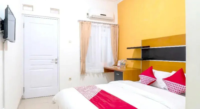 Standard double chambre OYO 617 Sukaraja Residence Syariah
