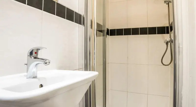 Двухместный номер Standard OYO TamTam Acton Hotel