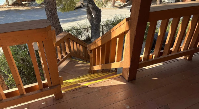 Люкс с балконом Whispering Pines Lodge