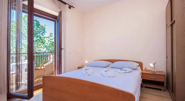 Inviting Holiday Apartment in Primosten