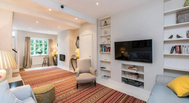 Delightful 2-bed Home, Fulham
