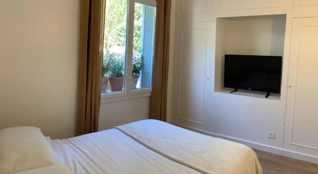 Le Rossignol 1, Aiguebelle Plage, Book Hotel Le Lavandou Var coast