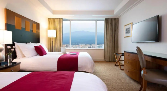 Четырёхместный номер Standard с видом на горы Ramada Plaza Jeju