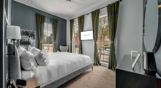 Номер Luxury The Emerald Boutique Stays