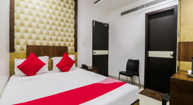 OYO 65124 Hotel Simran Regency
