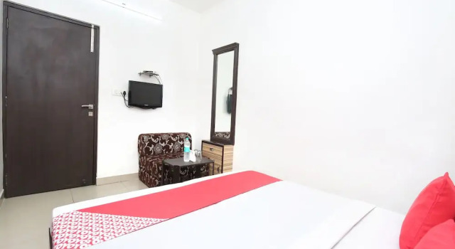 OYO 15565 Hotel Midtown, Book Hotel Amritsar Punjab