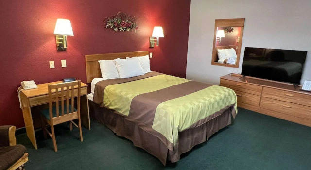 Двухместный номер Standard с балконом Americas Best Value Inn Suburban Motel
