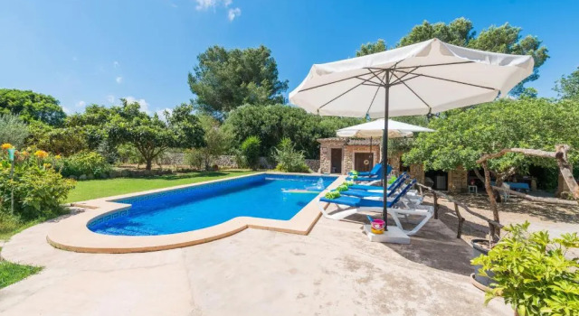 3 makuuhuonetta Villa Casa Alba in Manacor