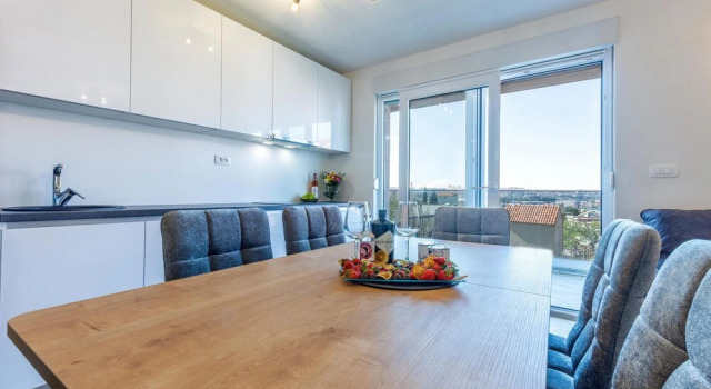 Stunning Apartment in Solin With Wifi and 2 Bedrooms, Rezerwuj Apartament Solin Split Region
