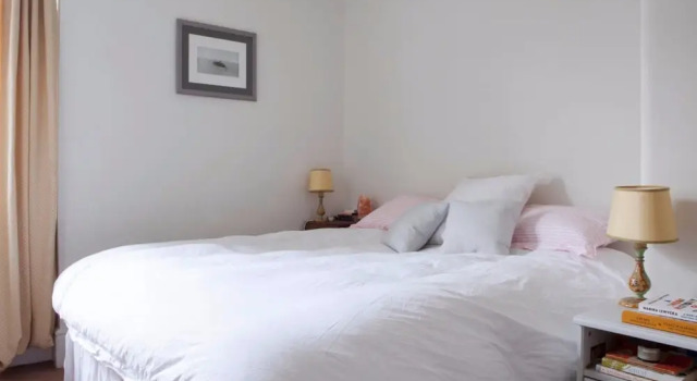 Spacious 2 Bedroom Flat in Battersea Park, Забронировать Отель Отели Англии 3 звезды, 3*