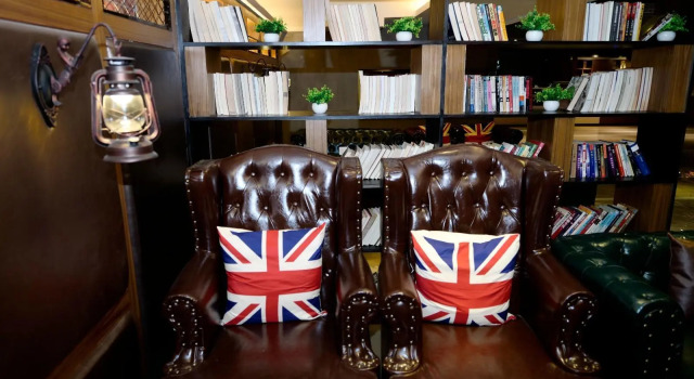 James Joyce Coffetel·Jiangmen Huiyue City, Boek Hotel Hotels in Guangdong met parkeren, Parkeren