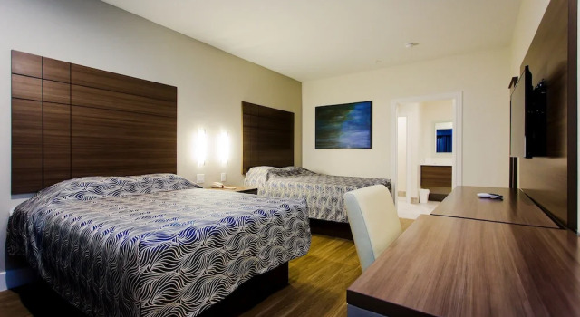 Четырёхместный номер Superior Palace Inn Blue US-59 & Gessner