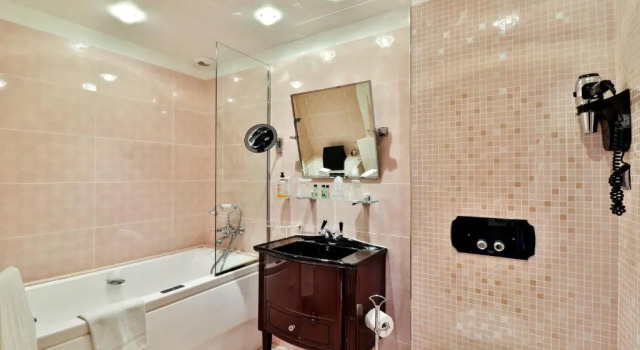 Полулюкс Hotel Le Meurice