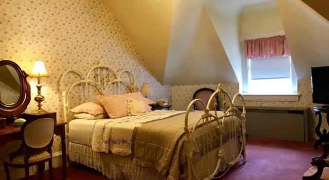 Полулюкс The Redstone Inn and Suites