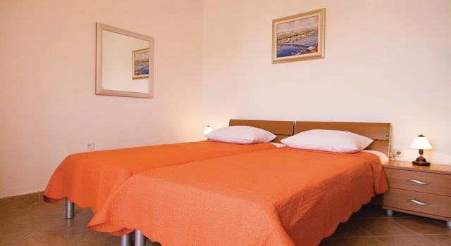Beautiful Home in Nin With Wifi and 6 Bedrooms