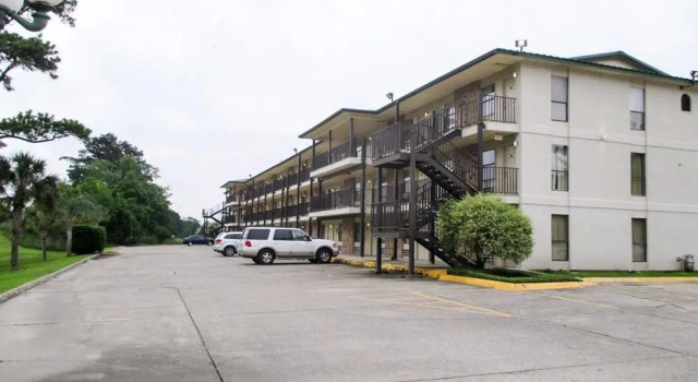 Motel 6 Lake Charles On The Bayou, Забронировать Мотель Лейк-Чарльз Луизиана, рядом с Magnolia Square Shopping Center