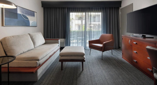 Четырёхместный люкс Courtyard by Marriott Fresno