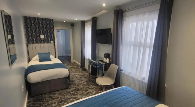 Трёхместный номер George Hotel