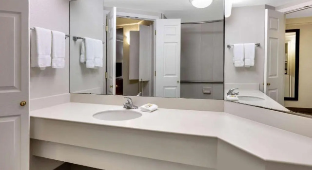 Номер с видом на бассейн La Quinta by Wyndham Dallas - Addison Galleria