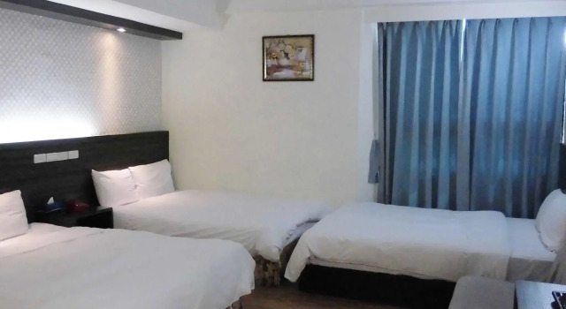 Семейный номер Standard Modern Plaza Hotel