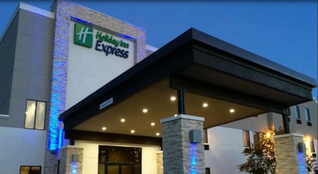 Holiday Inn Express & Suites Perryville by IHG, Boek Hotel Hotels in Missouri met zwembad, Zwembad