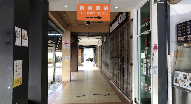 OYO 90668 Joy Inn, Rezerwuj Hotel Hotele w Sarawak z parkingiem, Parking