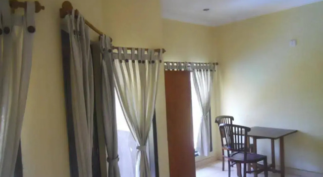 Nana Home stay, Rezerwuj Hotel Hotele w Purwakerti z basenem, Basen