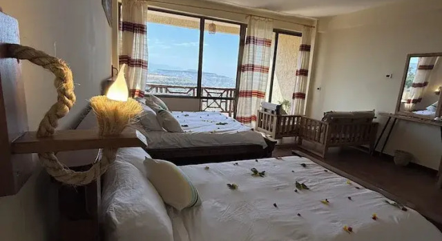Трёхместный номер Deluxe с балконом и с видом на горы Hilltop Lodge - Lalibela