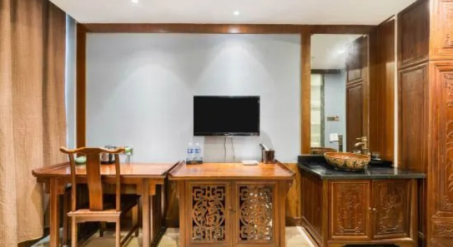 Люкс Business Huihe Water Margin Hotel (Guangfeng Passenger Transport Center Branch)
