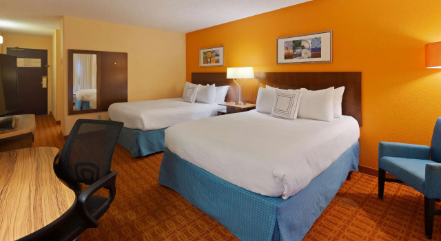 Четырёхместный люкс Country Inn & Suites by Radisson, LSU - Medical Corridor