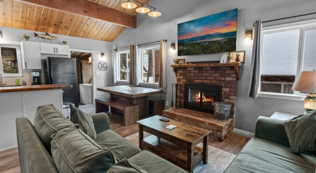 Mountain Memories - Greatly Located In A Quiet Neighborhood! Beautiful Porch And A Fenced Backyard! 2 Bedroom Home, Rezerwuj Hotel Big Bear Lake Stany Zjednoczone