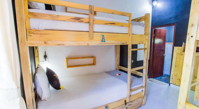 Кровать в общем номере Suba Homestay