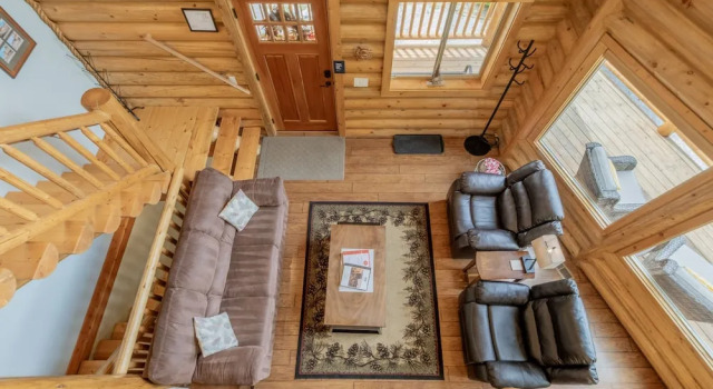 Bearfoot Chalet 3 Bedroom Home by NW Comfy Cabins, Book Chalet Coles Corner Stevens Pass