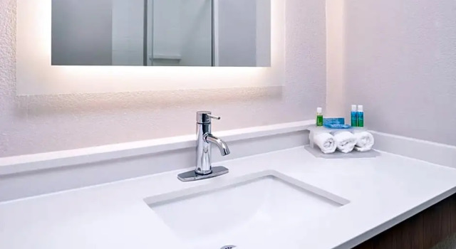 Люкс Holiday Inn Express Hotel & Suites Elgin by IHG