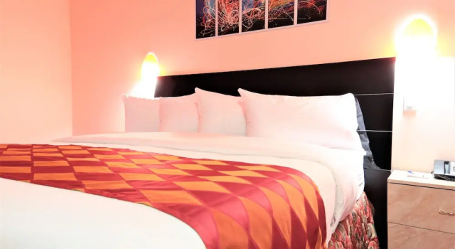 Двухместный номер Comfort Crystal Star Inn Edmonton Airport with free shuttle to and from Airport