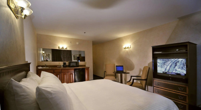 University Inn Hotel - Lexington, Забронировать Отель Лексингтон Bourbon Trail Kentucky, рядом с Спортивный комплекс Lexington Memorial Coliseum