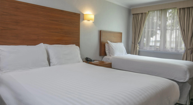 Трёхместный номер Standard Normanton Park Hotel, BW Signature Collection