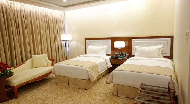 Номер Deluxe Royal Swiss Lahore