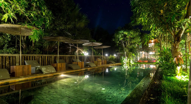 Люкс с видом на сад Isann Lodge