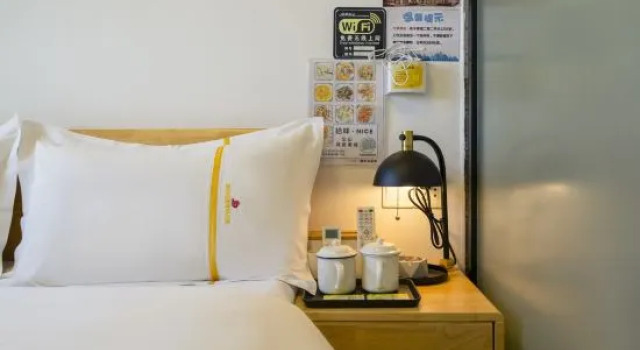 Кровать в общем номере Dongshan British Earl Meiju Homestay (Nanmen Bay)