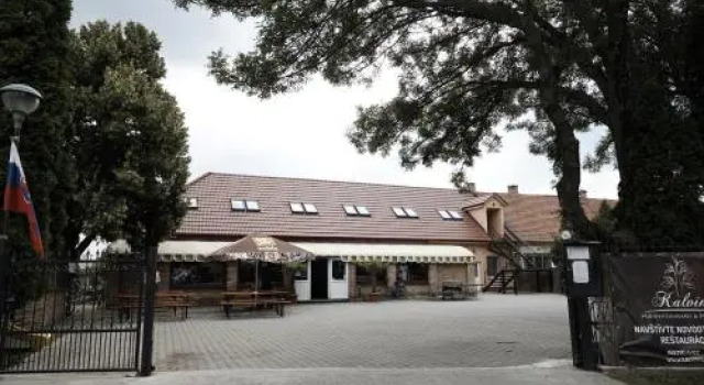 Kalvín pub restaurant & pension, Boek Hotel Hotels in Nitriansky kraj met ontbijt, Ontbijt