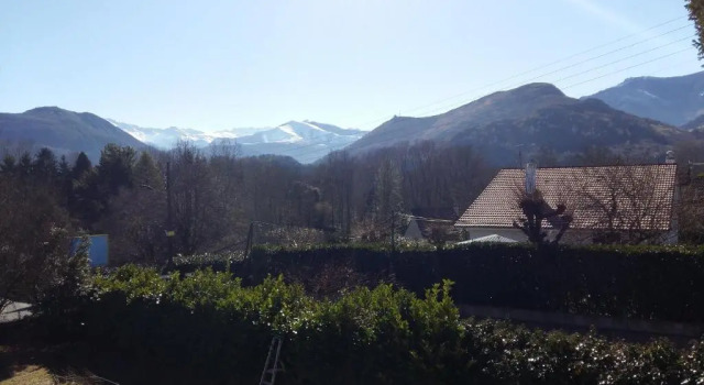 La bergerie, maison spacieuse avec grand jardin, vue sur les Pyrénées, Забронировать Отель Лурд Hautes-Pyrénées