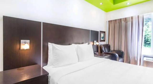 Двухместный номер Deluxe Travelodge by Wyndham Trois-Rivieres