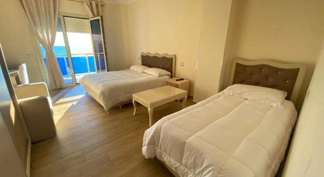 Hotel 3 Vellezerit, Rezerwuj Hotel Hotele w Durres County z parkingiem, Parking