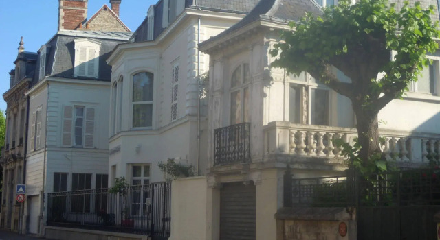 Chambres dHôtes - La Demeure DEirene, Забронировать Отель Отели Труа с парковкой, рядом с Театр Madeleine, Парковка