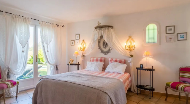 Luxurious Villa With Internet and Private Swimming Pool, Near Grasse, Забронировать Вилла Виллы Овернь-Рона-Альпы, Вилла