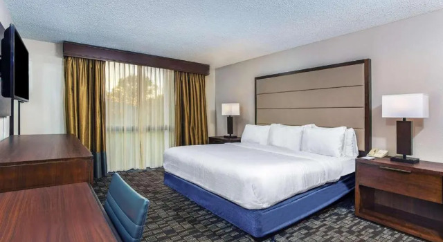 Двухместный номер Standard Embassy Suites by Hilton Nashville Airport